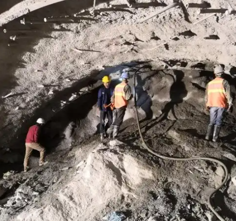 景宁拱顶带模注浆料的施工流程及注意事项